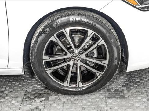 Used 2024 Volkswagen Jetta Sport FWD image 33