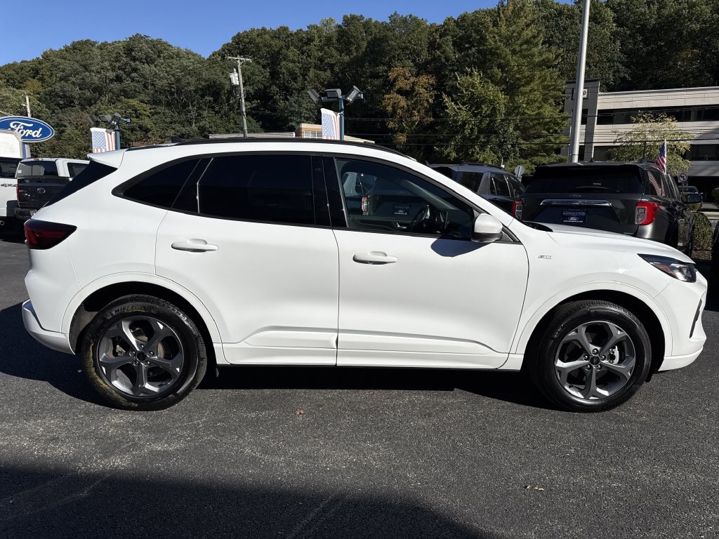Used 2023 Ford Escape ST-Line Select w/ Tech Pack #2 AWD/4WD image 3