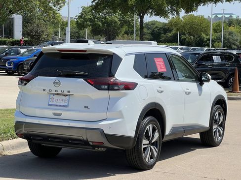 Certified 2025 Nissan Rogue SL FWD image 4
