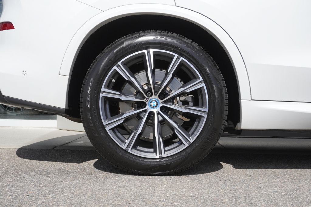 Used 2024 BMW X5 xDrive50e w/ M Sport Package AWD/4WD image 34