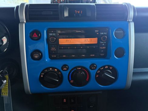 Used 2008 Toyota FJ Cruiser 4WD image 38
