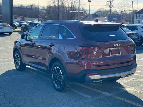 Used 2024 Kia Sorento S w/ Panoramic Sunroof Package image 3
