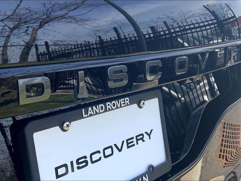Used 2025 Land Rover Discovery Dynamic SE AWD/4WD image 9