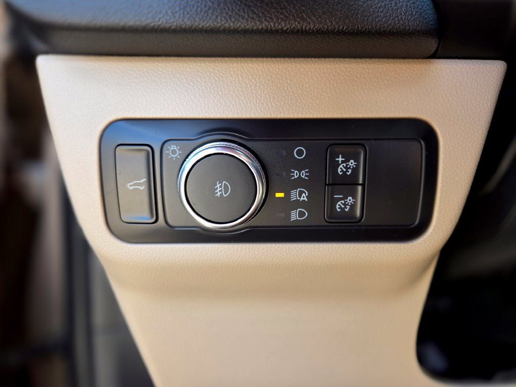 Certified 2020 Ford Escape SEL FWD image 30