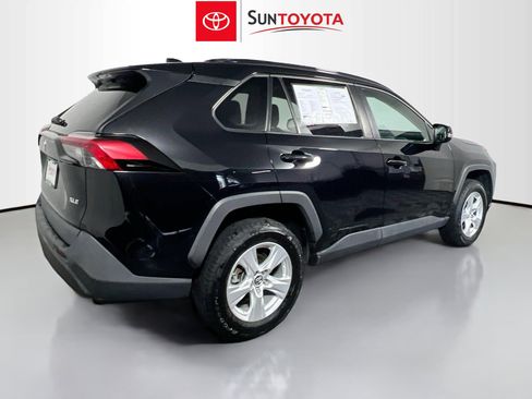 Used 2019 Toyota RAV4 XLE FWD image 4