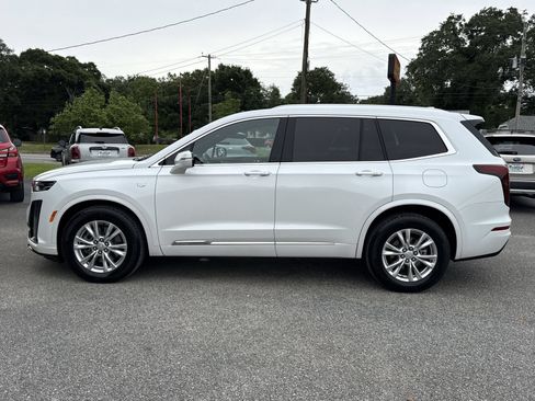 Used 2024 Cadillac XT6 Luxury FWD image 2