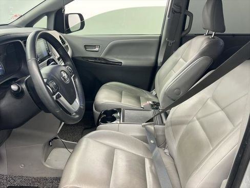 Certified 2020 Toyota Sienna XLE image 9