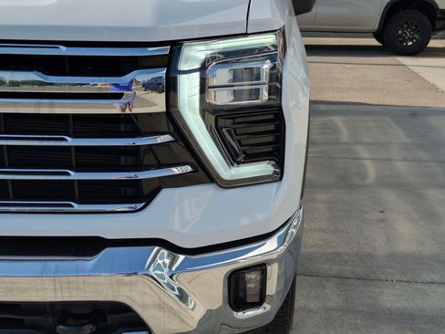 Used 2025 Chevrolet Silverado 3500 LTZ AWD/4WD image 10