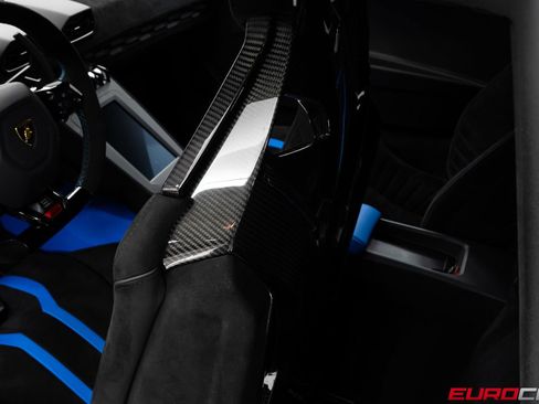 Used 2023 Lamborghini Huracan STO RWD image 45