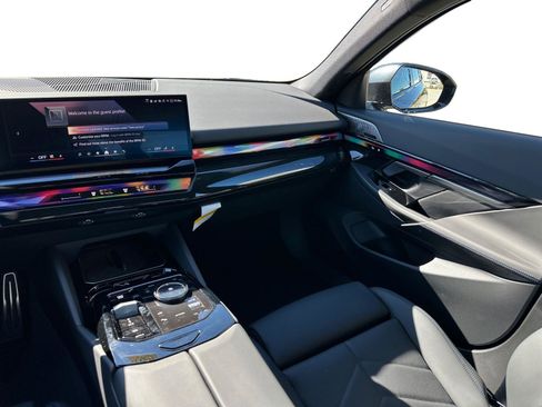 New 2026 BMW 550e xDrive image 21