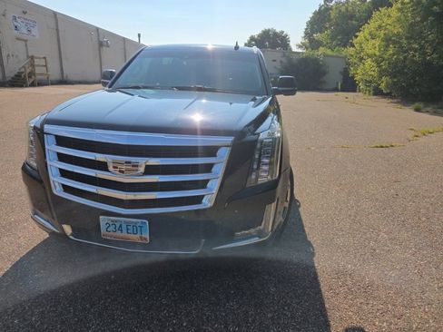 Used 2019 Cadillac Escalade ESV Luxury AWD/4WD image 4