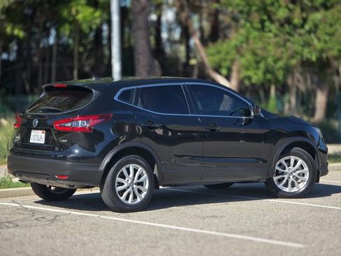 Used 2021 Nissan Rogue Sport S image 8