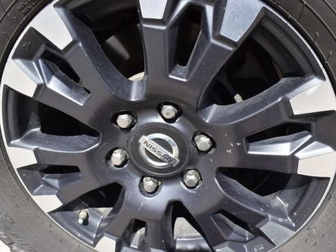 Used 2017 Nissan Titan PRO-4X AWD/4WD image 11