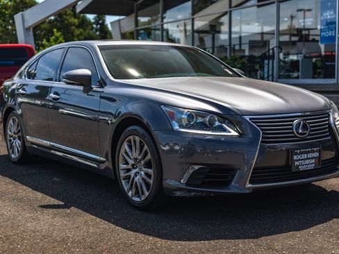 Used 2015 Lexus LS 460 w/ Comfort Package RWD image 7
