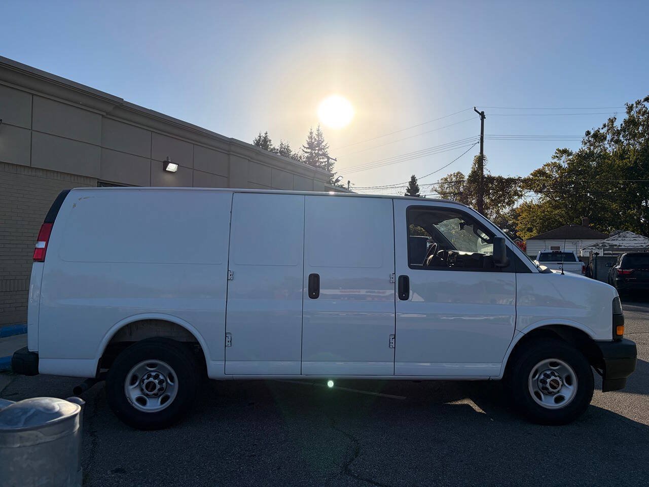 Used 2025 GMC Savana 2500 RWD image 4