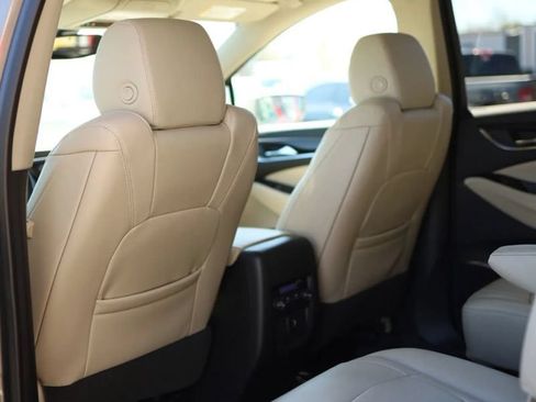 Used 2018 Buick Enclave Essence FWD image 35