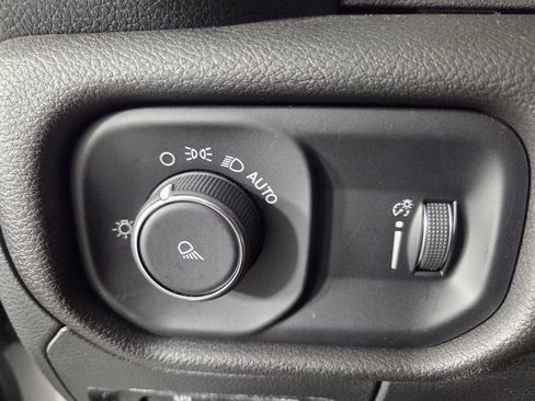 Used 2023 RAM 1500 Big Horn AWD/4WD image 18