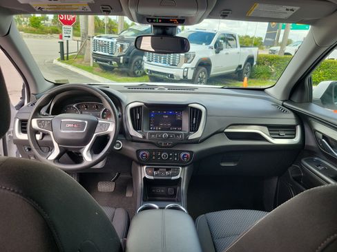 Used 2024 GMC Terrain SLE w/ Driver Convenience Package FWD image 18