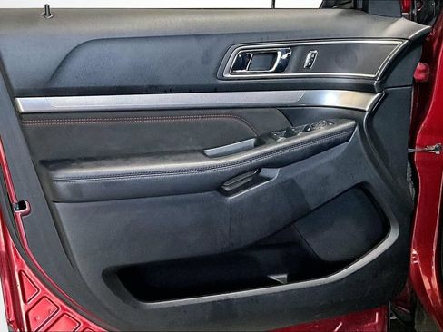 Used 2018 Ford Explorer XLT w/ XLT Appearance Package AWD/4WD image 20