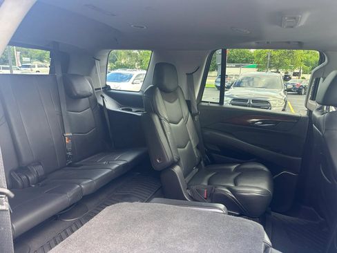 Used 2019 Cadillac Escalade Luxury AWD/4WD image 19