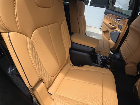 New 2026 Jeep Grand Cherokee L Summit AWD/4WD image 11