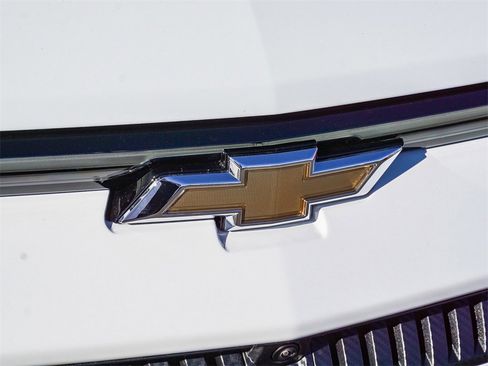 New 2026 Chevrolet Equinox EV LT image 11