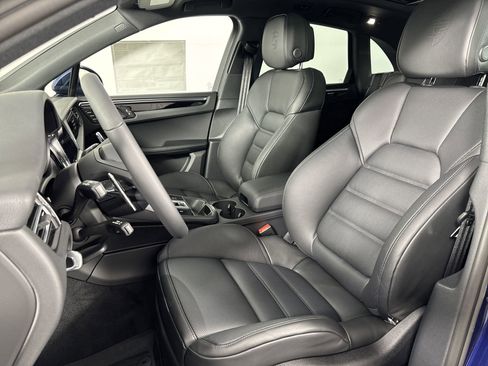 Certified 2025 Porsche Macan image 5