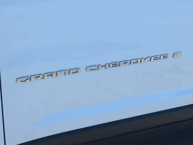 Used 2023 Jeep Grand Cherokee L Limited AWD/4WD image 13