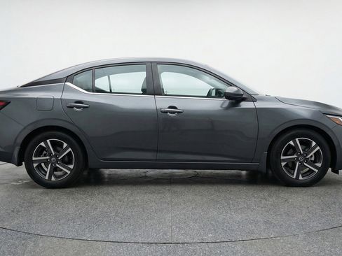 Used 2025 Nissan Sentra SV FWD image 11
