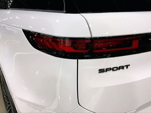 New 2026 Land Rover Range Rover Sport Dynamic SE AWD/4WD image 14