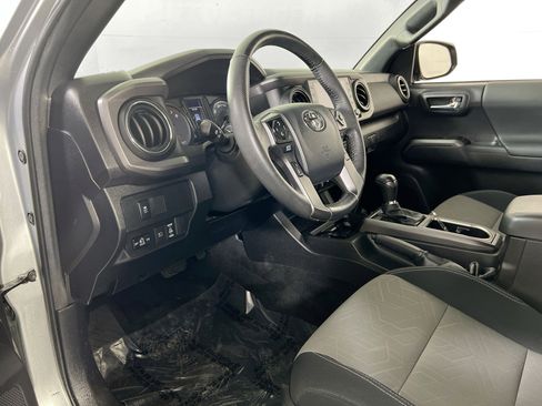 Used 2023 Toyota Tacoma TRD Off-Road image 9