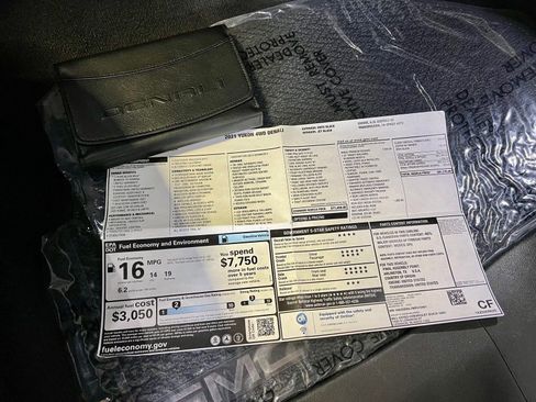 Used 2021 GMC Yukon Denali w/ Denali Premium Package image 19