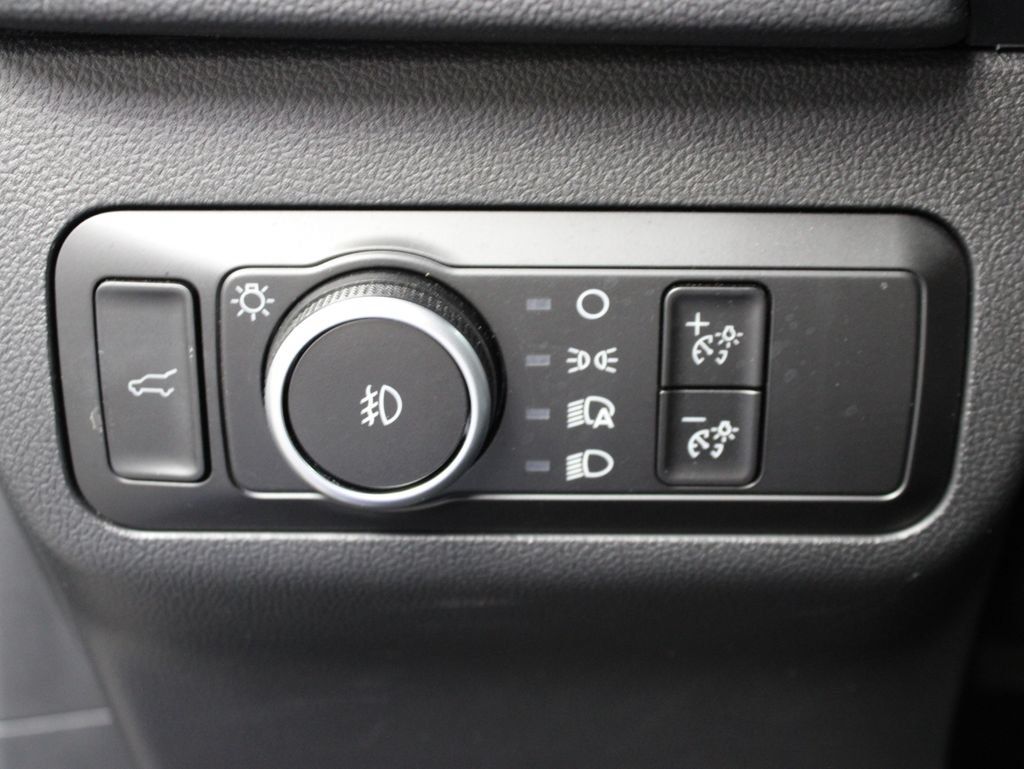 Used 2025 Ford Escape Platinum AWD/4WD image 47