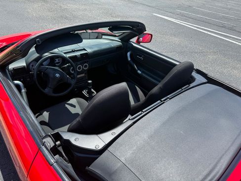 Used 2002 Toyota MR2 RWD image 21