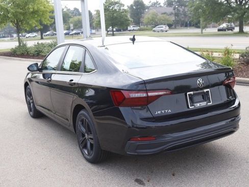 Used 2022 Volkswagen Jetta SE w/ Panoramic Sunroof Package image 6