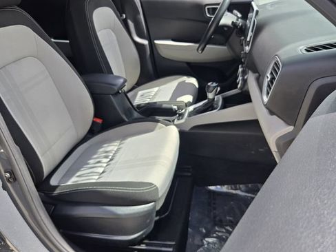 Used 2024 Hyundai Venue SEL FWD image 15