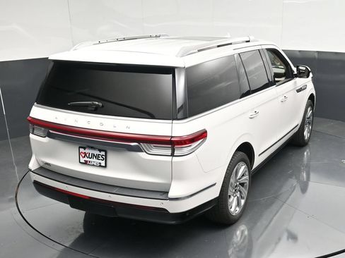 Used 2024 Lincoln Navigator Premiere AWD/4WD image 48