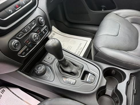 Used 2021 Jeep Cherokee Latitude Lux 80th Anniv w/ Quick Order Package 26U 80TH AWD/4WD image 24