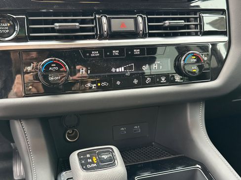 New 2025 Nissan Pathfinder SV w/ SV Premium Package image 33