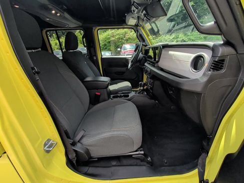 Used 2024 Jeep Wrangler Unlimited AWD/4WD image 12