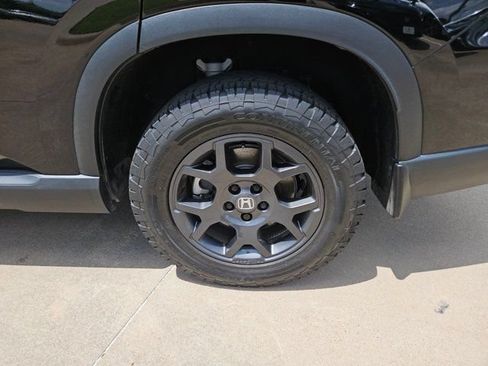 Certified 2025 Honda Pilot TrailSport image 10