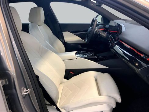 Certified 2024 BMW 530i xDrive w/ Premium Package AWD/4WD image 8