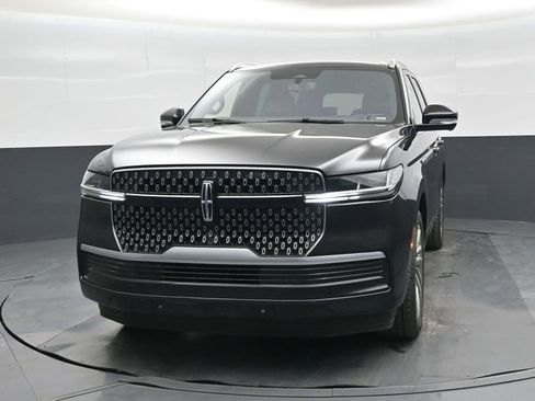 Used 2025 Lincoln Navigator Reserve AWD/4WD image 8