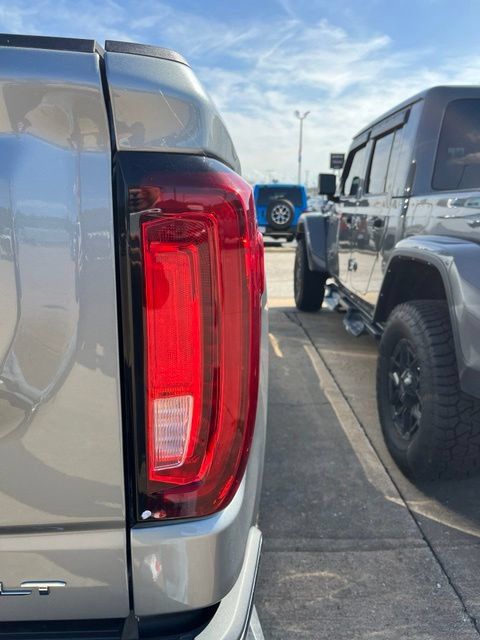 Used 2024 GMC Sierra 1500 SLT w/ X31 Off-Road Package AWD/4WD image 5