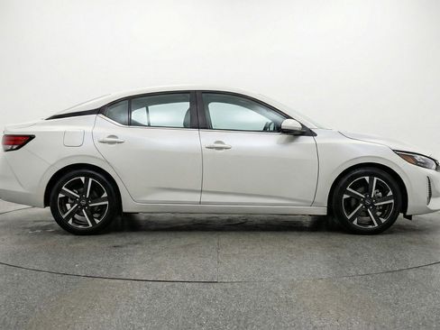 Used 2025 Nissan Sentra SV FWD image 11