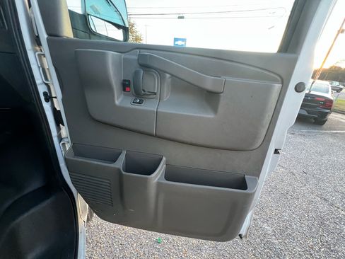 Used 2023 GMC Savana 3500 LS image 38