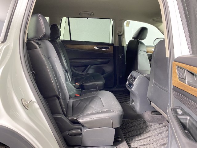 Used 2024 Volkswagen Atlas SE w/ Black Wheel Package AWD/4WD image 10