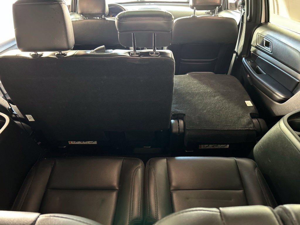 Used 2018 Ford Explorer XLT w/ Equipment Group 202A AWD/4WD image 29