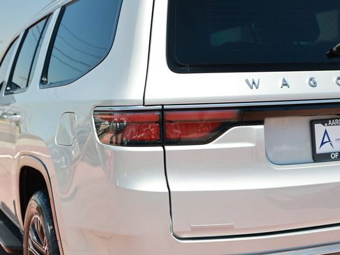 Used 2023 Jeep Wagoneer Series II AWD/4WD image 13