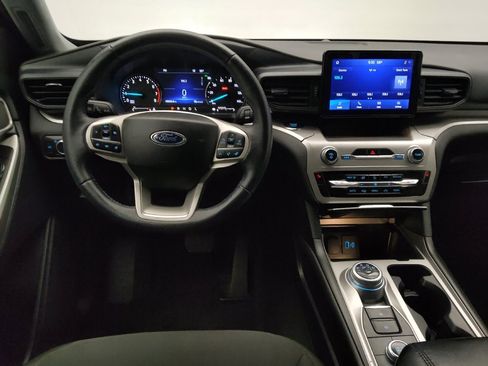 Used 2022 Ford Explorer XLT image 22